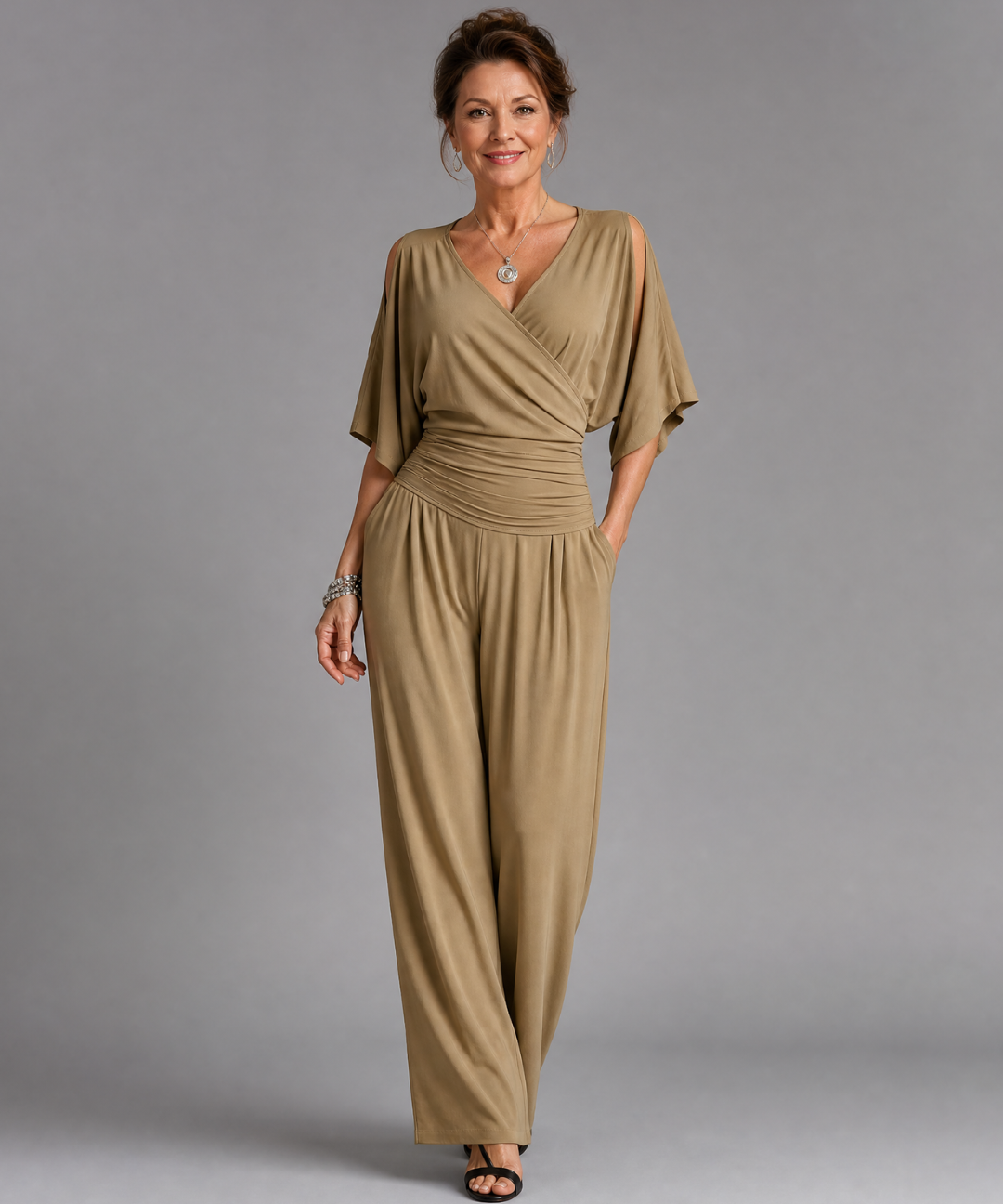 Tilda – Avslappnad overall med cold shoulder och omlottmidja
