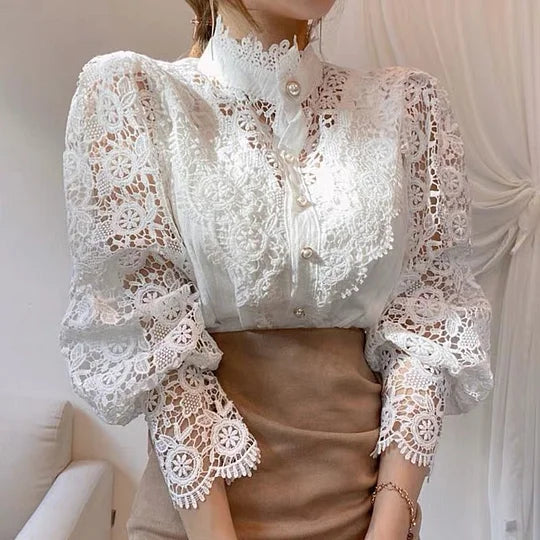 Blus med lång ärm, spets och Tove-detaljer