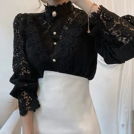 Blus med lång ärm, spets och Tove-detaljer