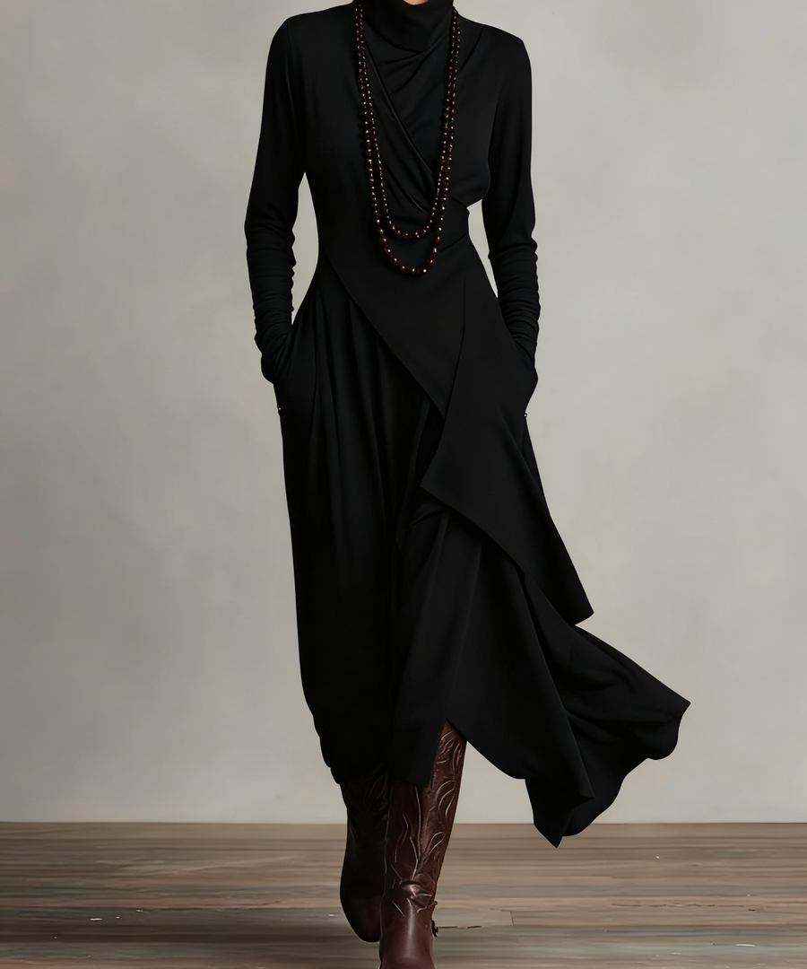 Hillevi – Elegant höghalsad asymmetrisk draperad maxiklänning