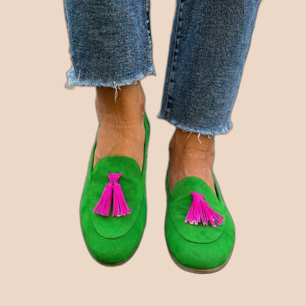Karin – Grön loafer med fuchsiafärgade fransar