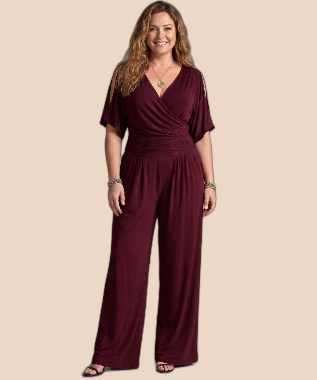 Tilda – Avslappnad overall med cold shoulder och omlottmidja