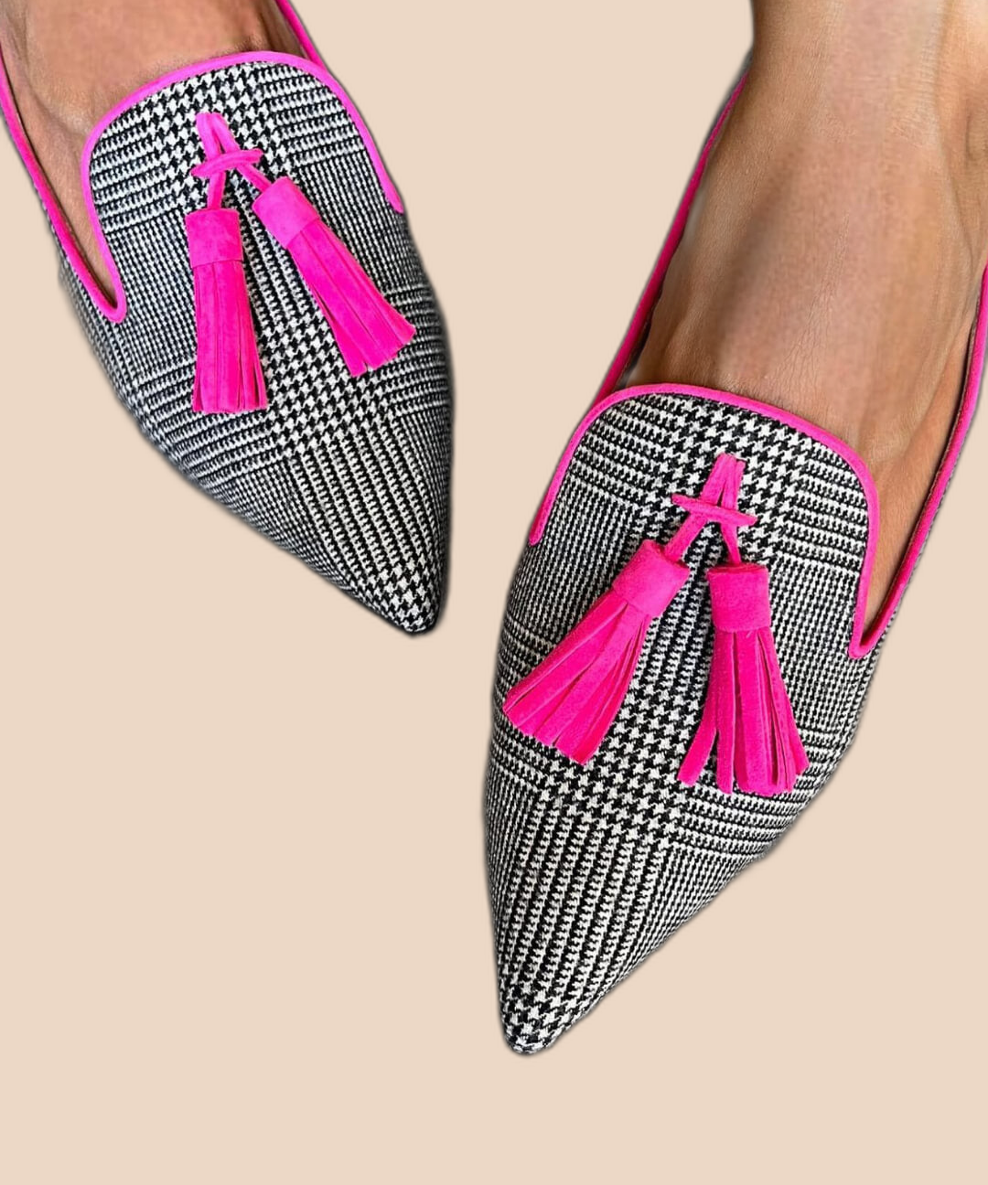 Magdalena – Spetsig loafer med fluofärgade fransar