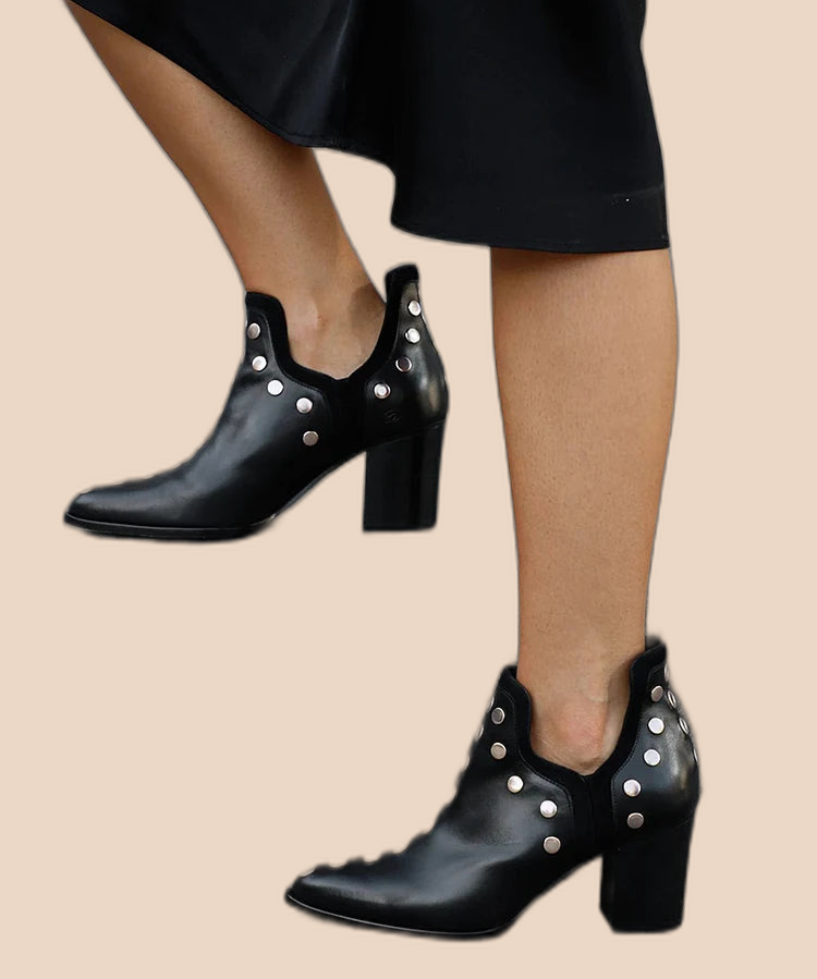 Matilda – Nитade ankelboots med bred klack
